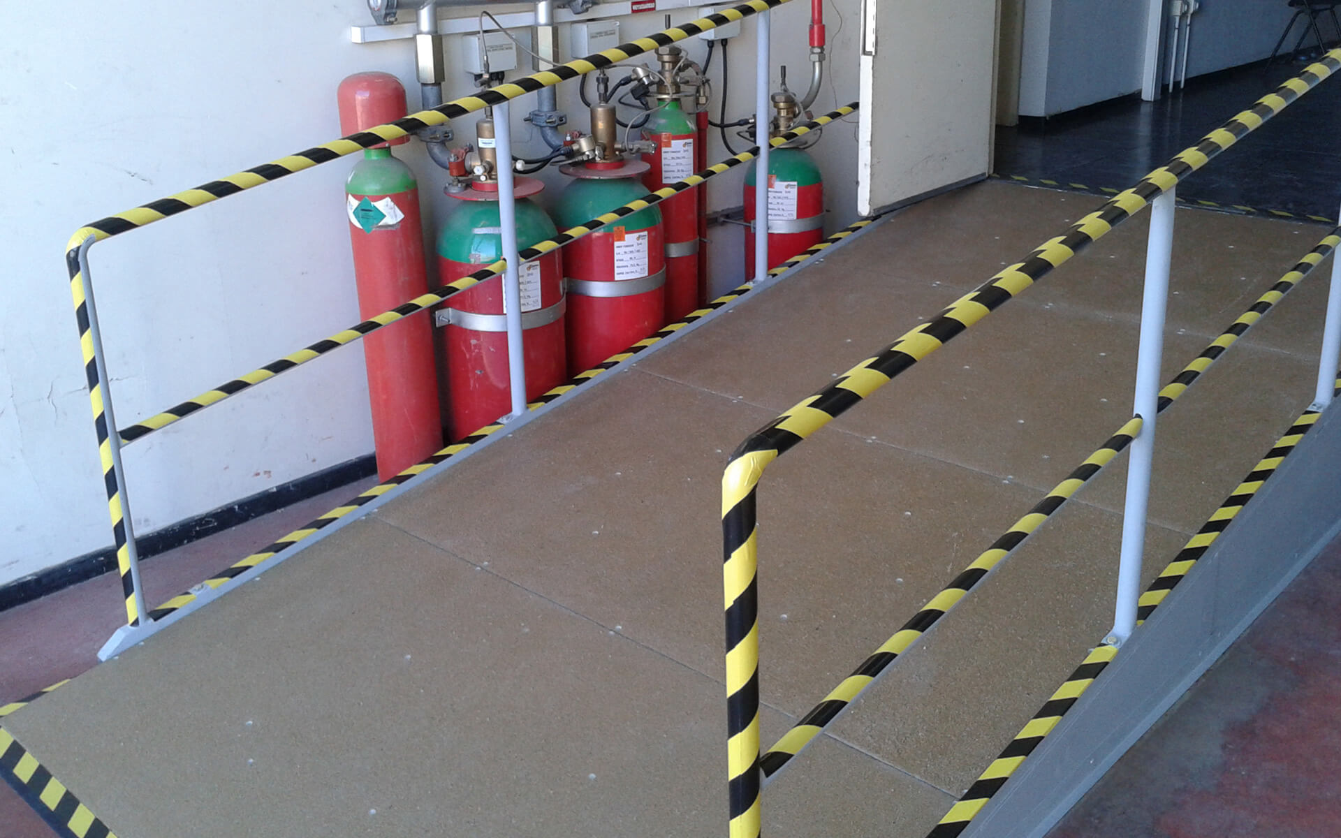 Αντιλισθητικη Ραμπα Βαρεων Φορτιων Υπερυψωμενου Δαπεδου